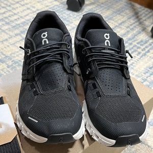 On Running • Women’s Cloud All-Day Wear Running Shoes Walking Sneaker Size 7.5